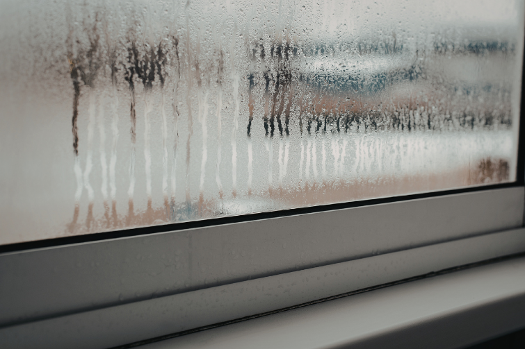 Blog 1 Condensación en ventanas en Ibiza: causas y soluciones en tu vivienda